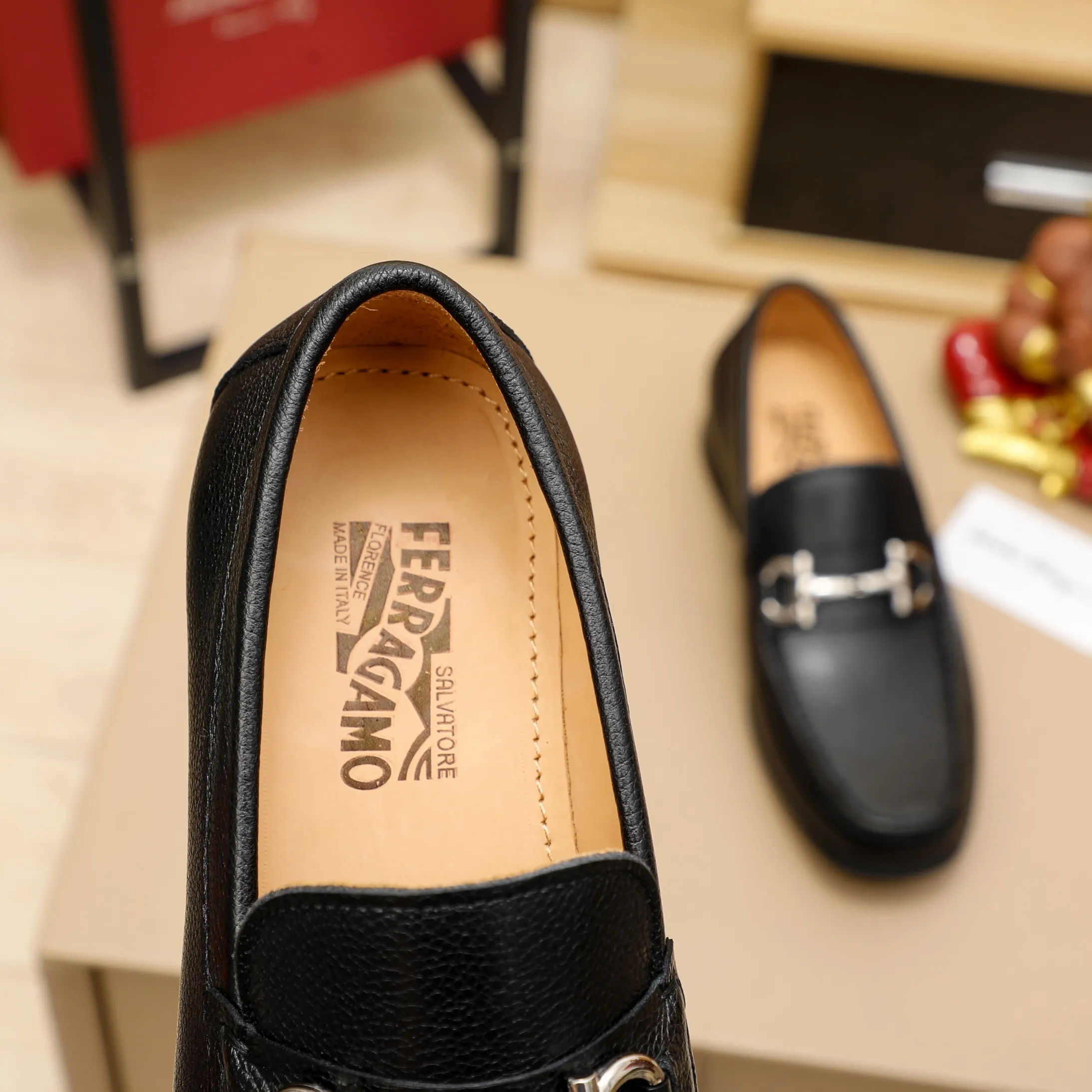 Men's clothing and shoes 💰460 🔥Ferragamo's new men's casual slip-on shoes🇨🇳Official website original 1:1 mold opening, original quality💯Fine workmanship, high-end luxury☘The upper is made of imported Italian first-layer cowhide🌴Luxury🐂leather lining🍓Rubber wear-resistant and non-slip outsole, breathable and comfortable to wear🍍The first choice for high-end men, black, size 38-45
